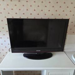 Samsung 32" LCD TV