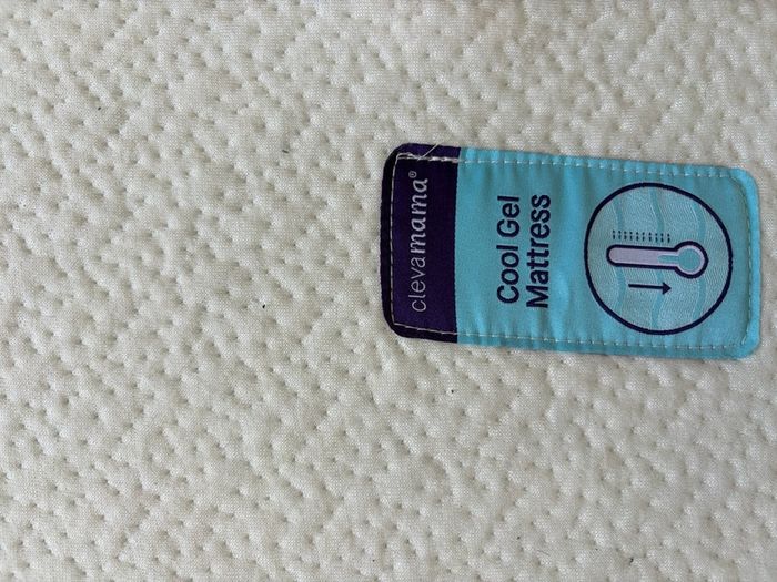 Wooden baby crib with good condition Clevamama cool gel mattress (barely used) + new mattress protector