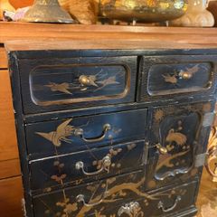 Large Lacquered Chinese Jewellery box