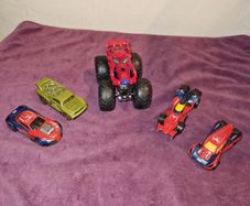 5 Spiderman Hot Wheels