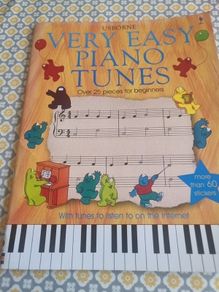 Very Easy Piano Tunes (Usborne) (Paperback)