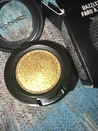 mac limited edition dazzle collection eyeshadow in I like 2 watch