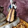 Huge and heavy porcelain Figurine Image 8