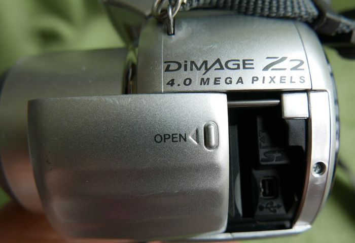 Konica Minolta Dimage Z2 4MP Digital Bridge Camera Working Tested