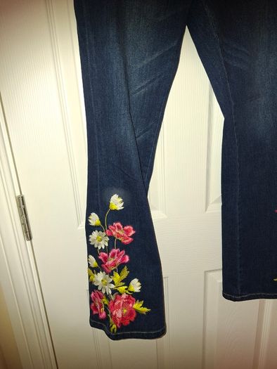 Stunning brand NEW Joe Browns  Floral Print Embroidered Bootcut Jeans, size 8
