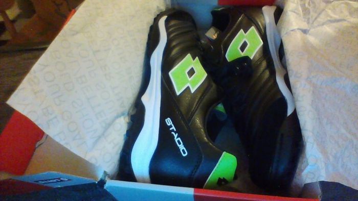 Lotto  stadio 300 II tf astro turf size 9.5