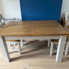 extendable dining table & 4 chairs