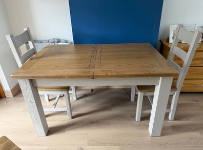 extendable dining table & 4 chairs