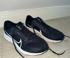 Nike Air Zoom Pegasus 40 Running Shoes in Black/ White - size UK 10