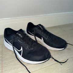 Nike Air Zoom Pegasus 40 Running Shoes in Black/ White - size UK 10