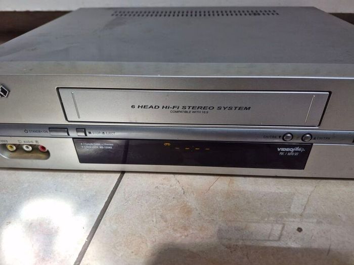vhs player