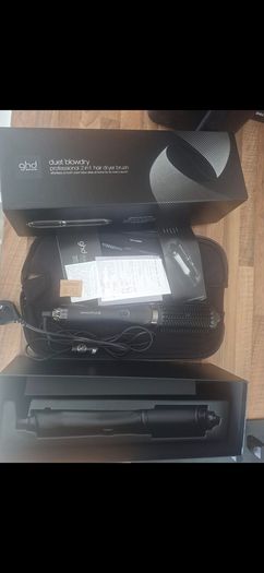 GHD duet blowdry professional 2 in 1 hair dryer brush.