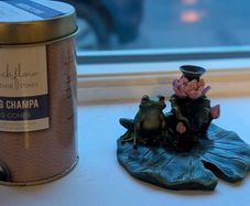 Backflow incense burner with cones
