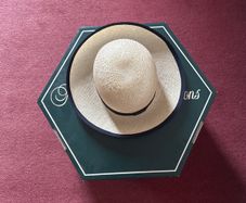 Strawlike occasion hat