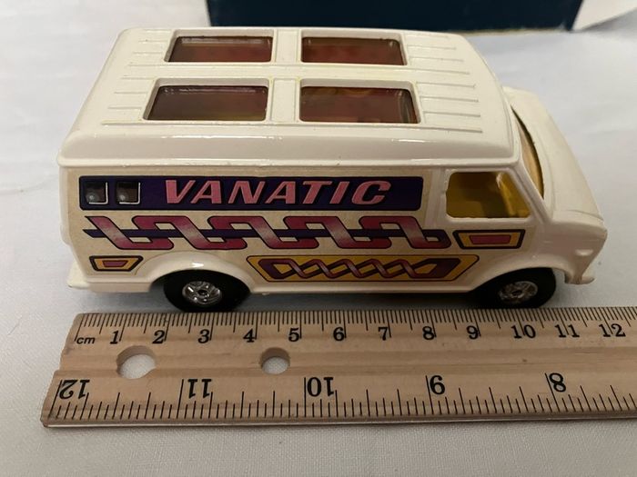 Corgi 431. Vanatic U.S. Custom van. MIB