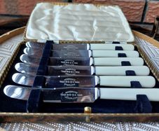 Vintage Boxed Set Of Newbridge Butter Knives x 6