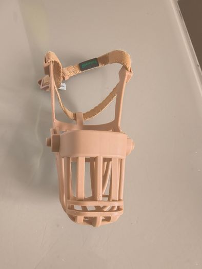 Basket muzzle for small dog