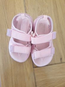 Girls pink sandals