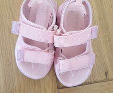 Girls pink sandals