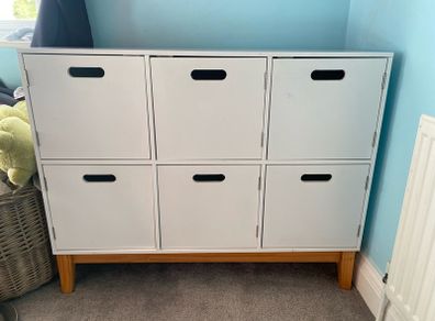 Storage cabinet