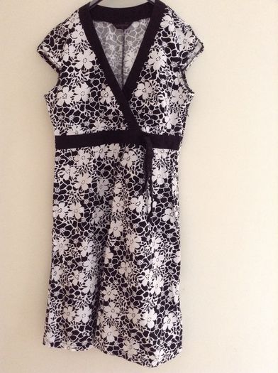 Pretty Monochrome flower dress