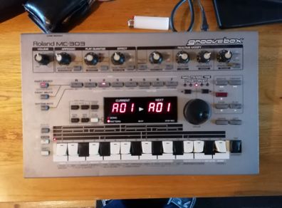Roland Mc 303 Groove Box