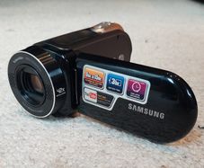 Samsung SMX-F30 camcorder