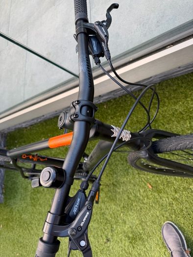 Men's Hybrid Bicycle large - as new 1 year old - rarely used...600 euro new.