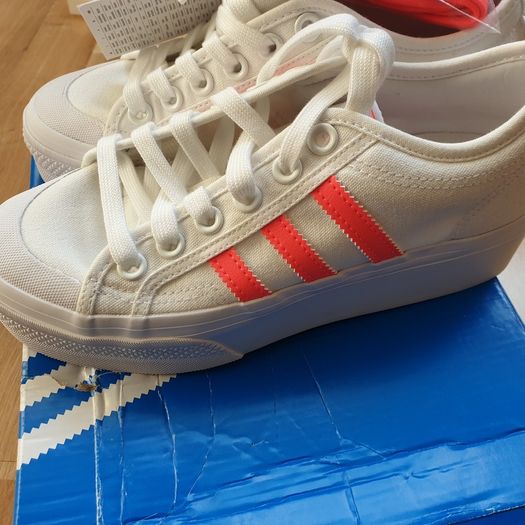 Brand new Adidas Originals Nizza Platform Size 5 UK trainers in white with pink three stripes
