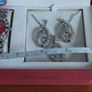 Beautiful set of silver tone jewelry. Image 3