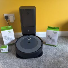 iRobot Roomba i5 + Extras