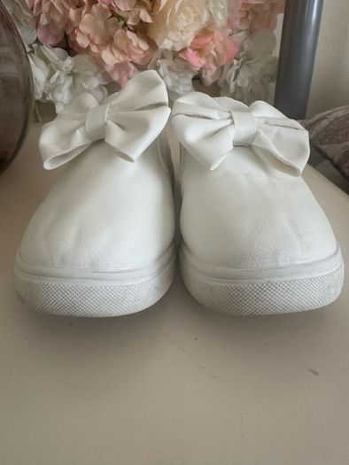 Girls trainers