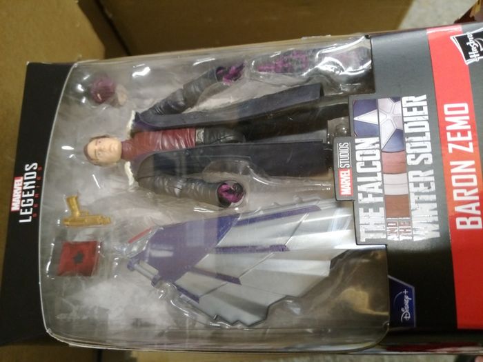 Marvel Legends MCU Falcon Captain America, Baron Zemo