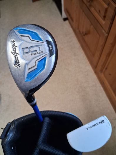 Golf clubs. Junior Set Of Left Handed MacGregor Golf Clubs For 9 To 12 Year Old. Collect In Dublin Or Receive Via Post.