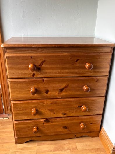 Chest of drawers