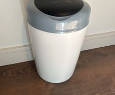 2x nappy bins