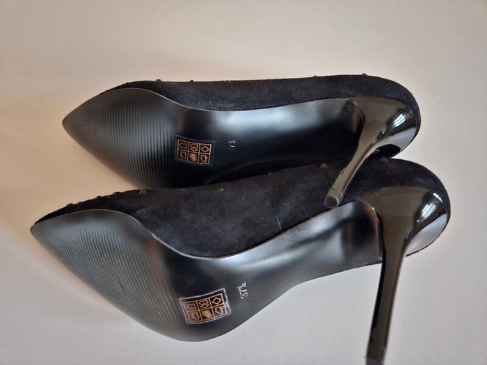 GUESS FLPAD4SUE08 high heels courts shoes nlack suede with metal studs RRP 150e 4.5 UK NEW & BOXED bank holiday sale