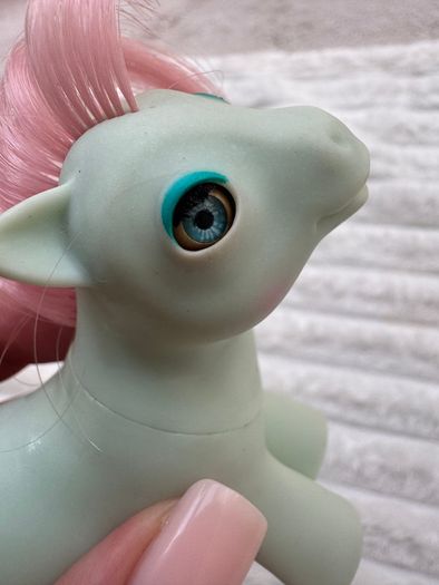 My Little Pony Baby Cuddles G1 1986 Beddy Bye Eye MLP Dirty approx. 7.5 cm. Used sometimes left eye opens only to the middle Please see photos