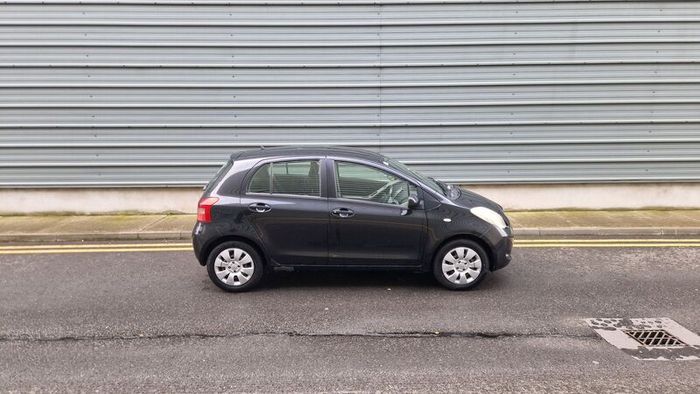06 Toyota Yaris 1ltr petrol