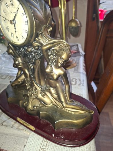 Beautiful Art Deco-style mantel clock DiCaprio Collection two elegantly posed female figures, Postage available or Collection