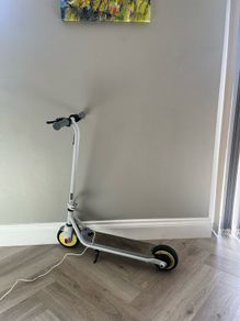 Child's Segway Ninebot E kick Scooter Zing c10