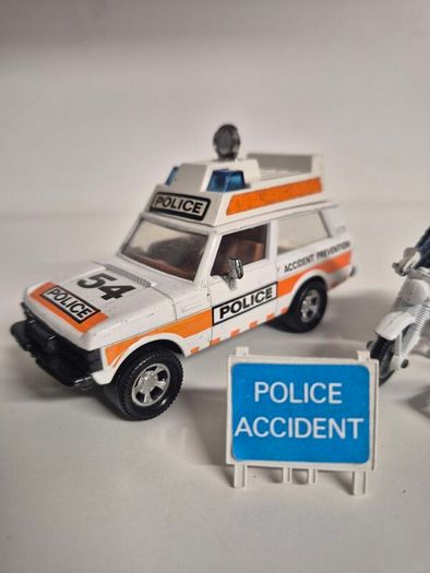 Matchbox Superkings Police set