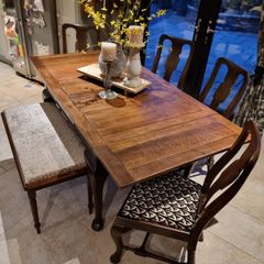 Beautiful Extendable Table, Chairs & Bench