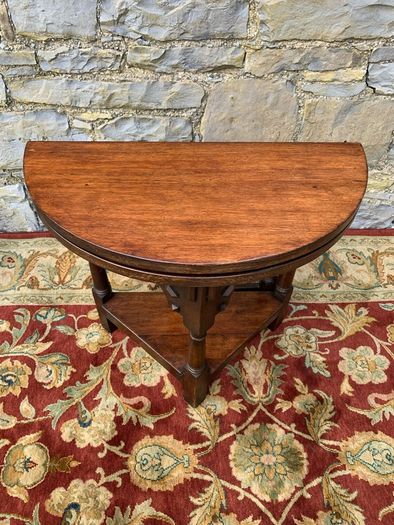 Early 20th Century solid oak gate leg drop leaf table.
