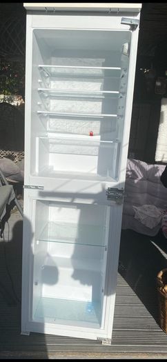 intergrated fridge freezer