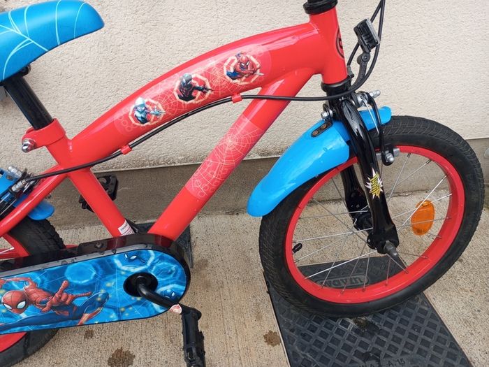 Kids spiderman bike size 16 inch wheels