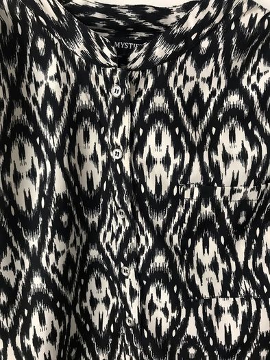 Mystify black & white print top size 16