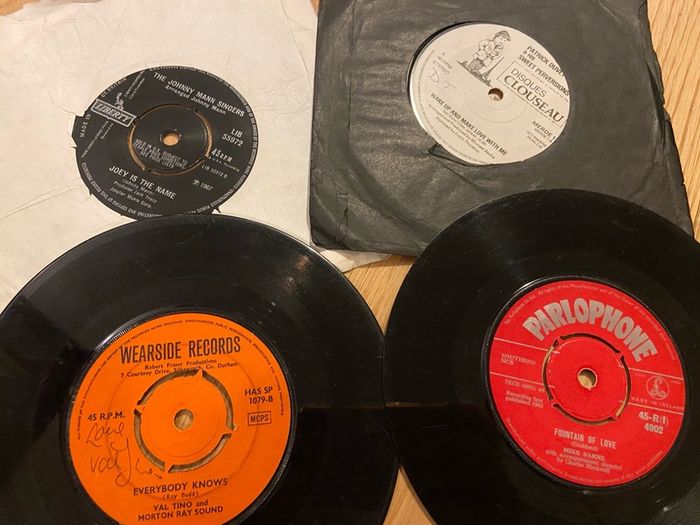 69 7" singles records vinyl