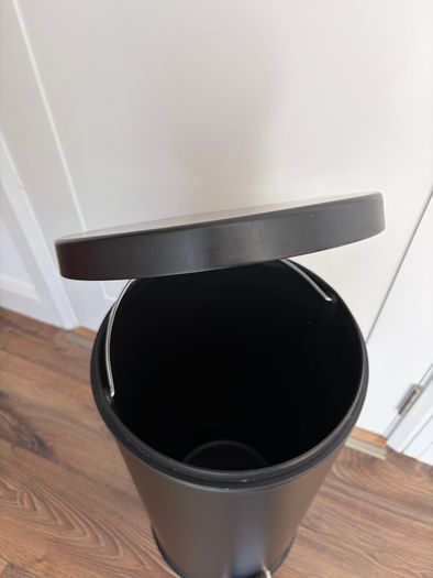 Modern Matte Black Kitchen Pedal Bin 30 L - Soft Close & Removable Liner