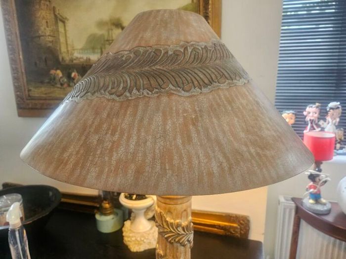 Table lamp